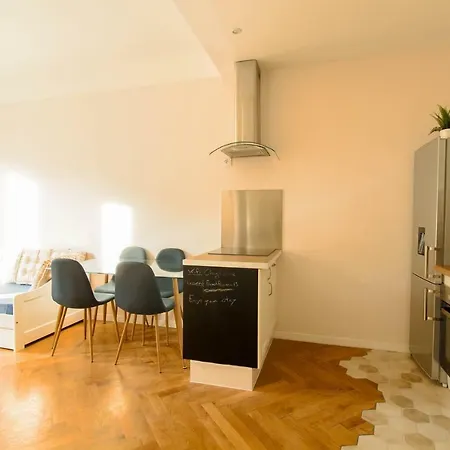 Agencia Pro - Superb - Near Sea And Station *